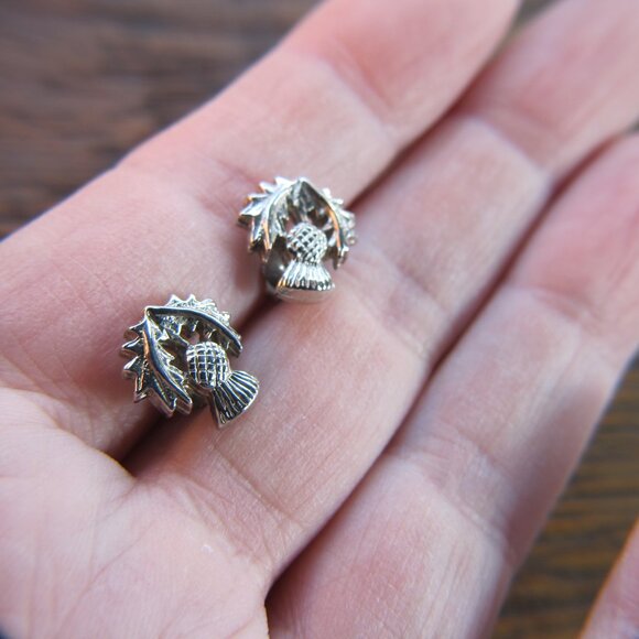 Thistle silvertone stud earrings, vintage - Picture 5 of 8